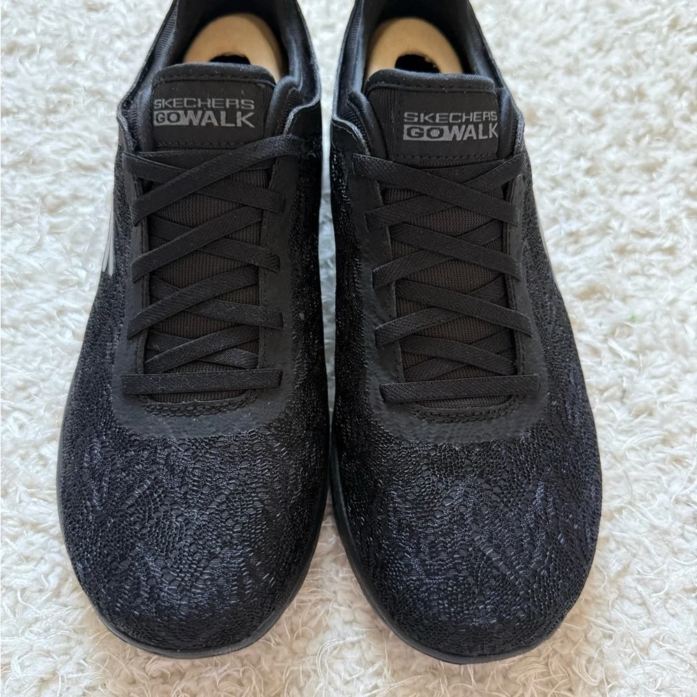 Skechers Go Walk woman’s Black Slip-On Walking Shoes: Size 7 - Picture 2 of 6